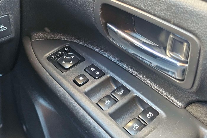 2017 Mitsubishi Outlander LS Safety Pack