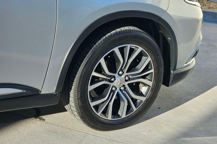 2017 Mitsubishi Outlander LS Safety Pack