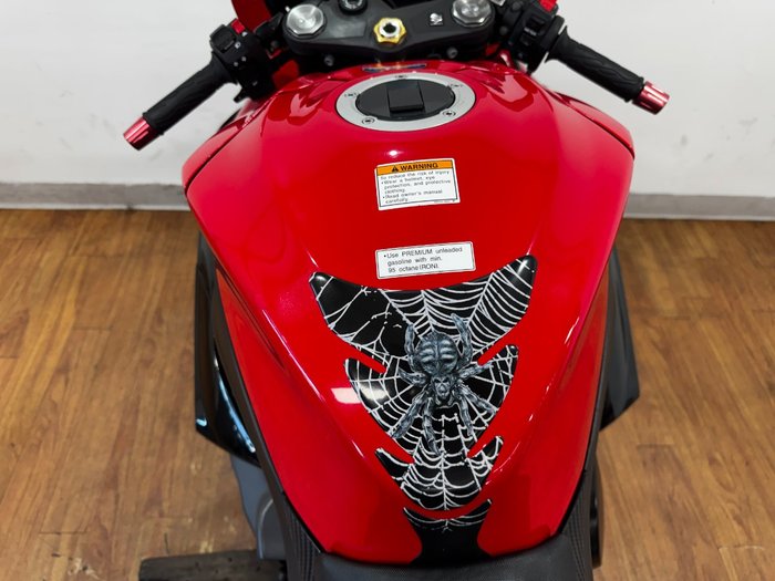 2016 Suzuki GSX-R1000 RED