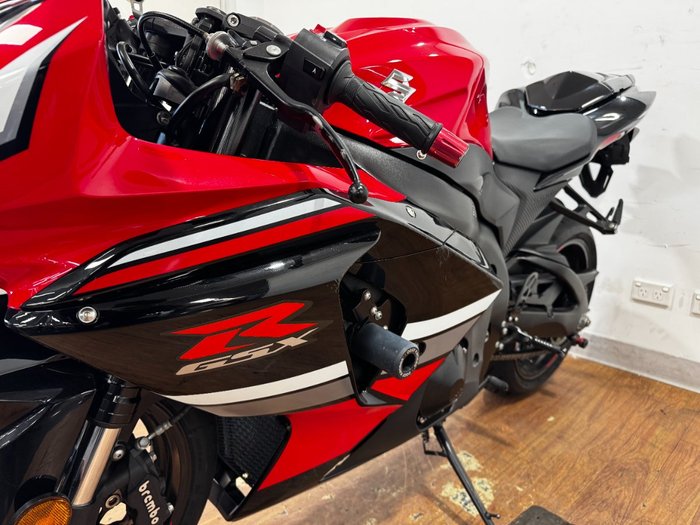 2016 Suzuki GSX-R1000 RED