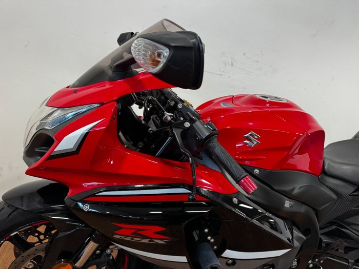 2016 Suzuki GSX-R1000 RED