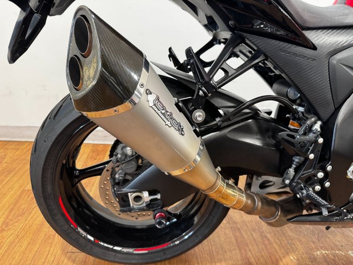 2016 Suzuki GSX-R1000 RED