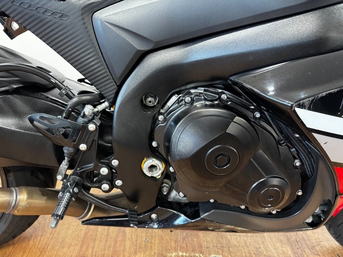 2016 Suzuki GSX-R1000 RED