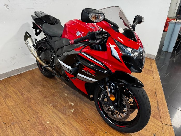 2016 Suzuki GSX-R1000 RED