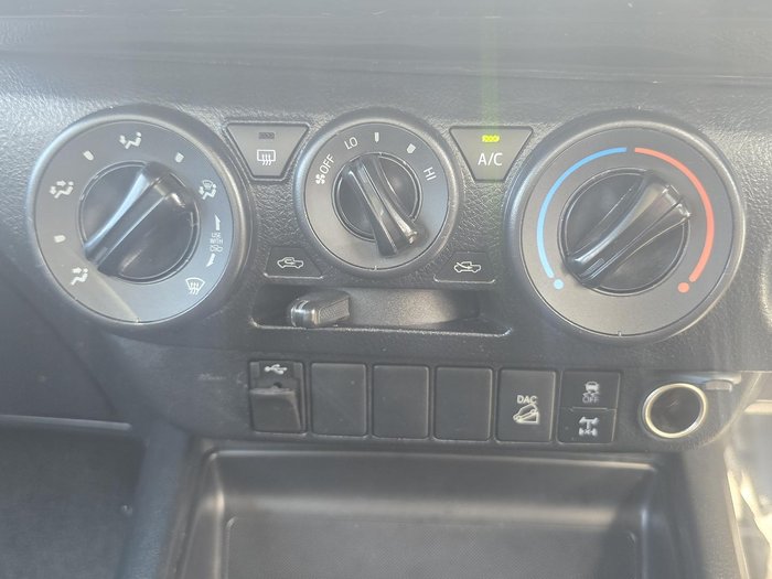 2022 Toyota Hilux SR