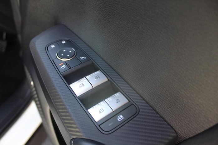 2025 Mitsubishi Outlander ES