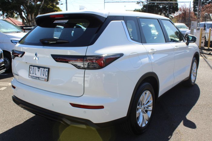 2025 Mitsubishi Outlander ES