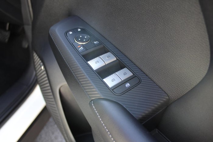 2025 Mitsubishi Outlander ES