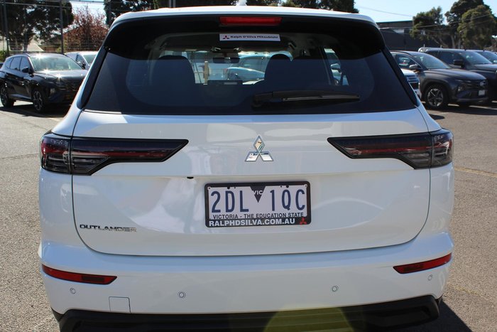 2025 Mitsubishi Outlander ES