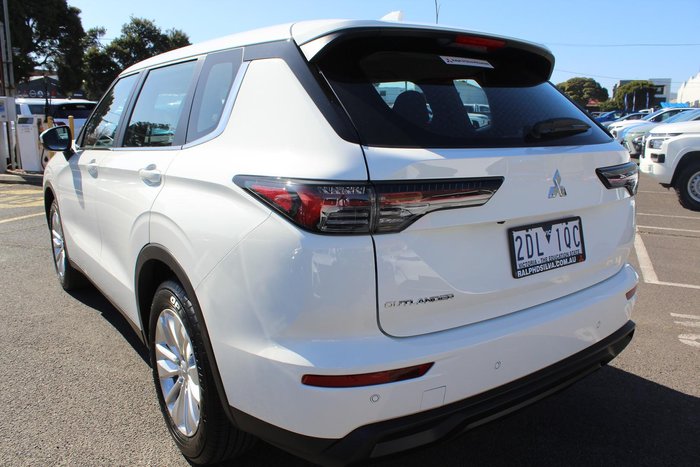 2025 Mitsubishi Outlander ES