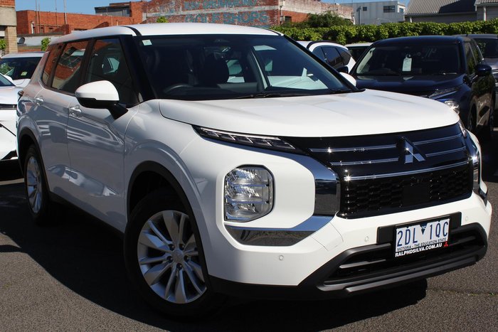 2025 Mitsubishi Outlander ES