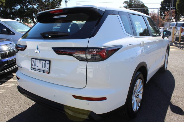 2025 Mitsubishi Outlander ES