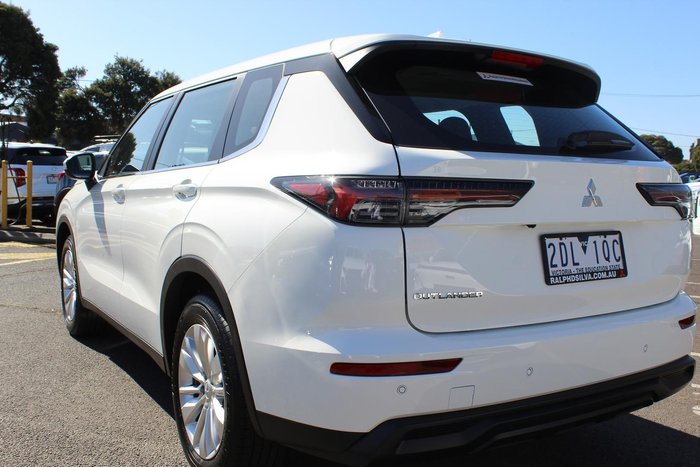 2025 Mitsubishi Outlander ES