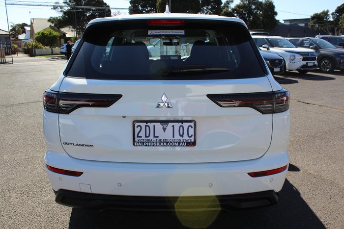 2025 Mitsubishi Outlander ES