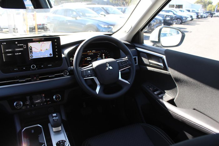 2025 Mitsubishi Outlander ES