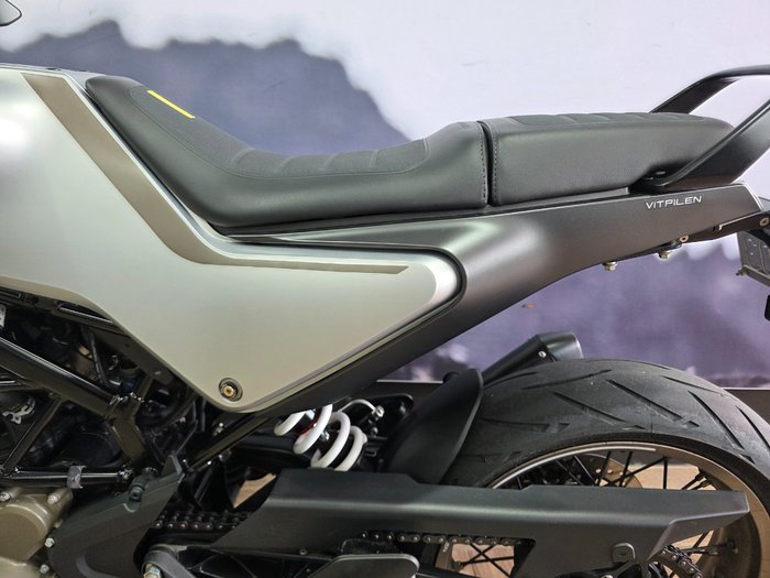2021 HUSQVARNA VITPILEN 401 GREY
