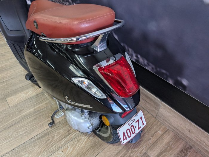 2015 VESPA PRIMAVERA Black