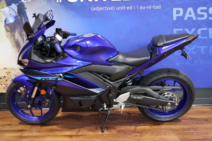 2024 Yamaha YZF-R3 Blue