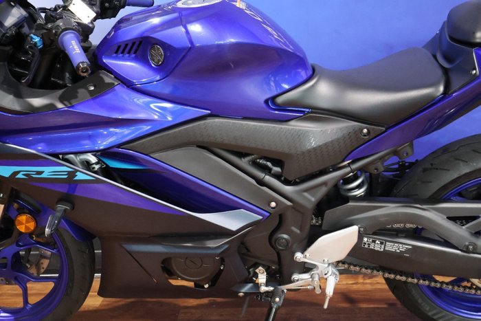 2024 Yamaha YZF-R3 Blue