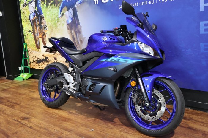 2024 Yamaha YZF-R3 Blue