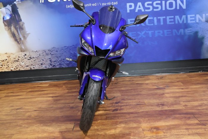 2024 Yamaha YZF-R3 Blue