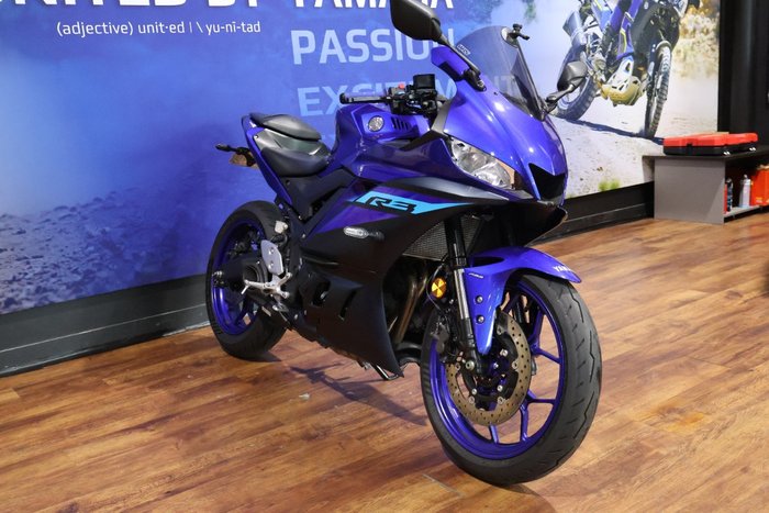 2024 Yamaha YZF-R3 Blue