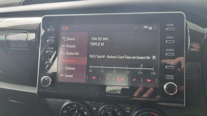 2022 Toyota Hilux SR