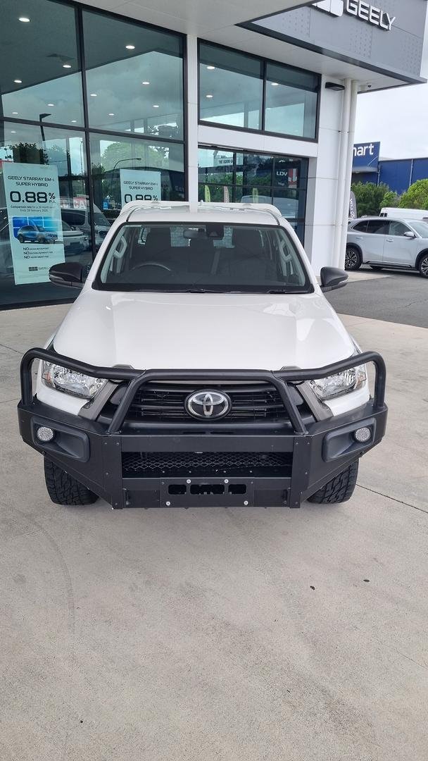 2022 Toyota Hilux SR