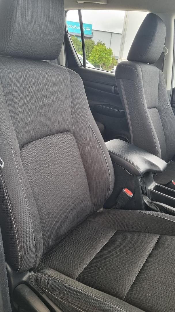 2022 Toyota Hilux SR