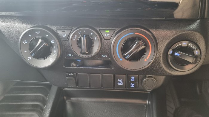 2022 Toyota Hilux SR