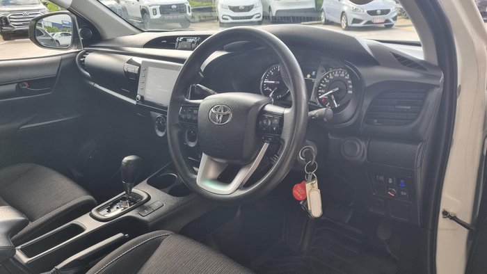 2022 Toyota Hilux SR