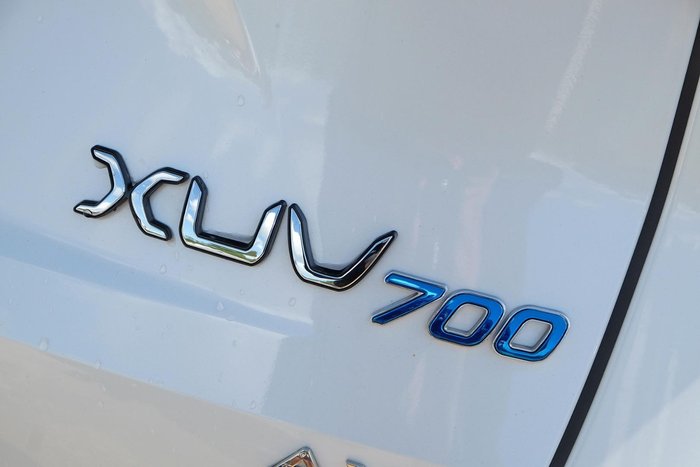 2024 Mahindra XUV700 AX7