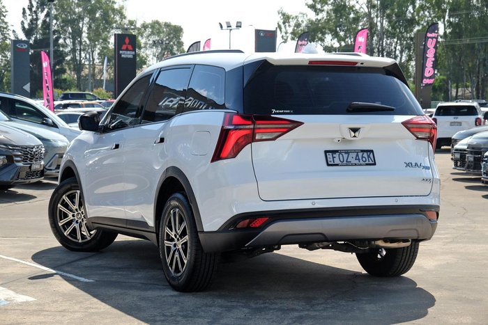 2024 Mahindra XUV700 AX7