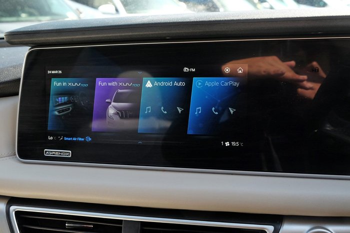 2024 Mahindra XUV700 AX7