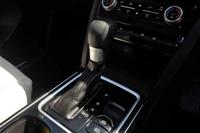 2024 Mahindra XUV700 AX7