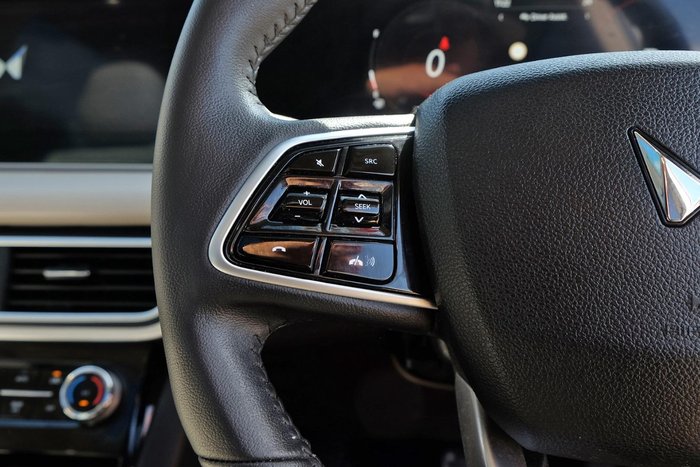 2024 Mahindra XUV700 AX7