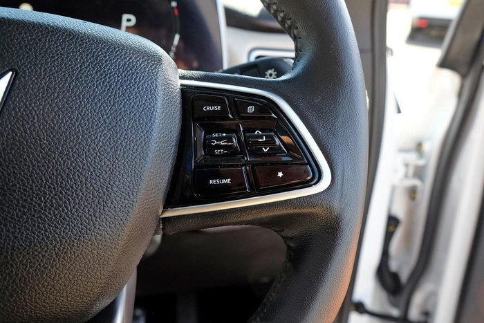 2024 Mahindra XUV700 AX7