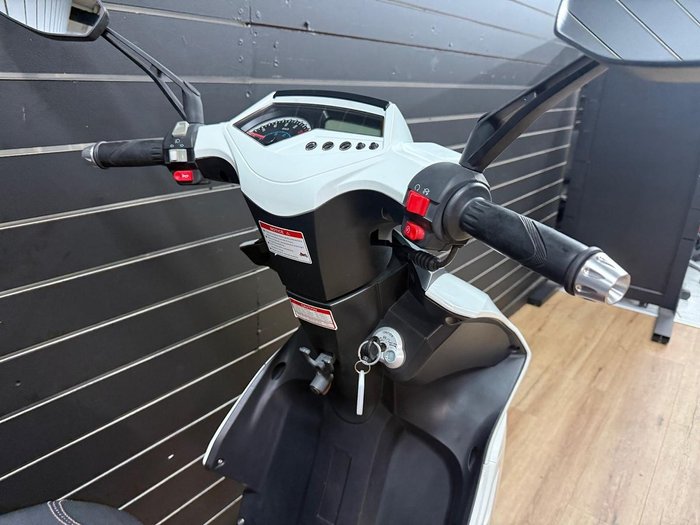 2023 PISTA 125 White