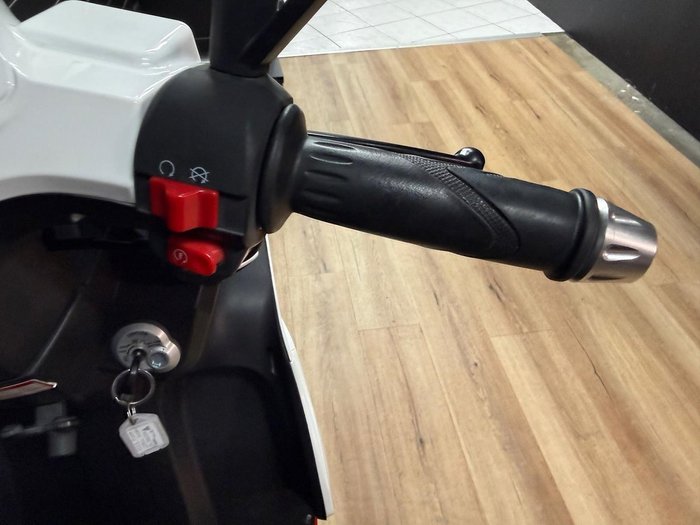 2023 PISTA 125 White