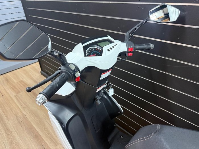 2023 PISTA 125 White