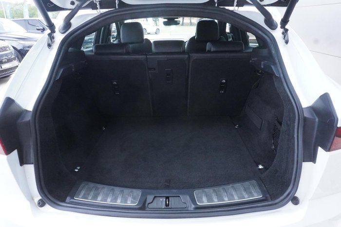 2022 Jaguar E-PACE P250 R-Dynamic SE