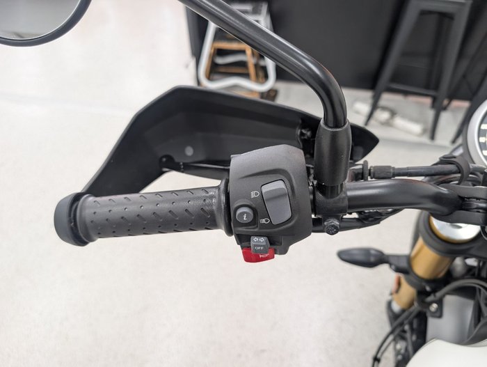 2025 Triumph 2025 Triumph 400CC SCRAMBLER 400 MATT KHAKI GREEN