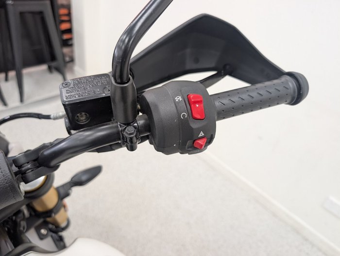 2025 Triumph 2025 Triumph 400CC SCRAMBLER 400 MATT KHAKI GREEN