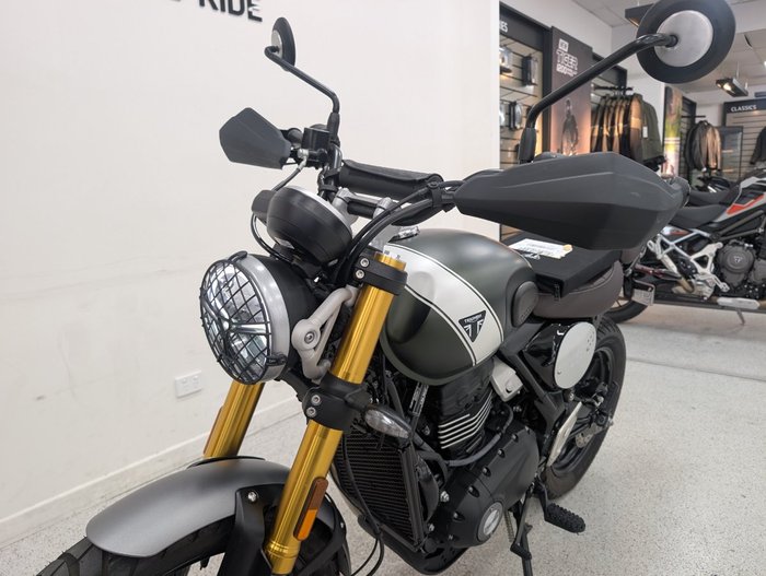 2025 Triumph 2025 Triumph 400CC SCRAMBLER 400 MATT KHAKI GREEN