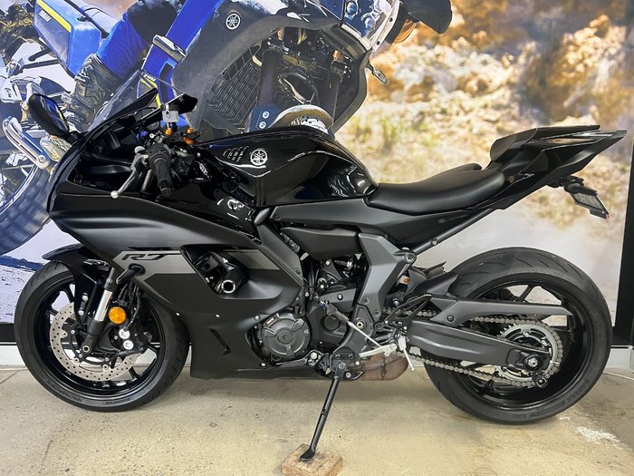 2025 Yamaha YZF-R7LA BLACK