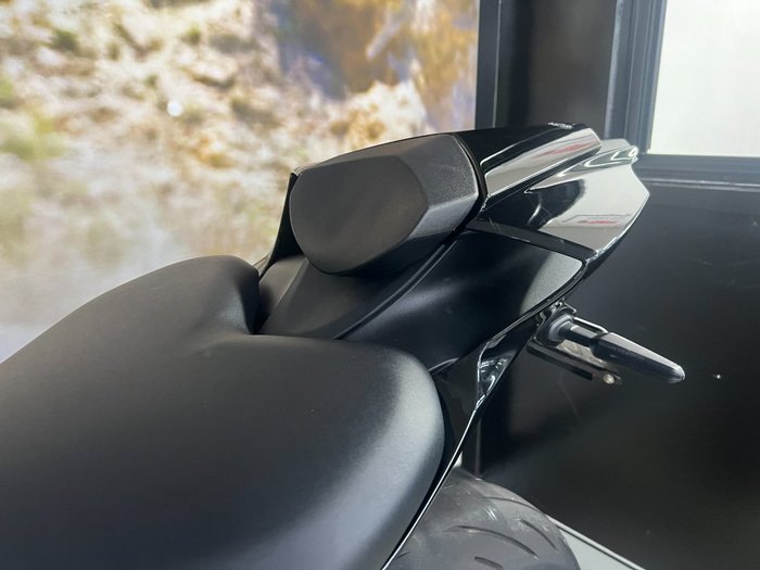 2025 Yamaha YZF-R7LA BLACK