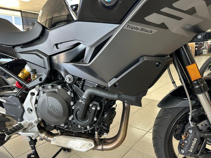 2025 BMW F 900 XR Triple Black F 900 Black