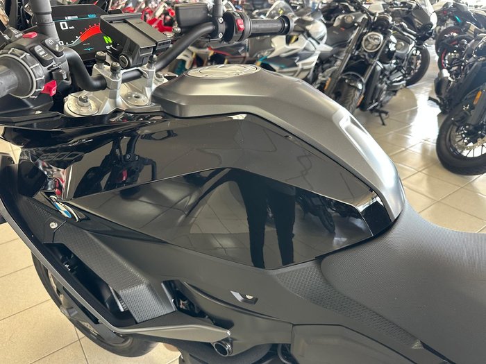 2025 BMW F 900 XR Triple Black F 900 Black