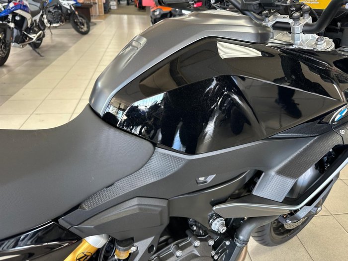 2025 BMW F 900 XR Triple Black F 900 Black