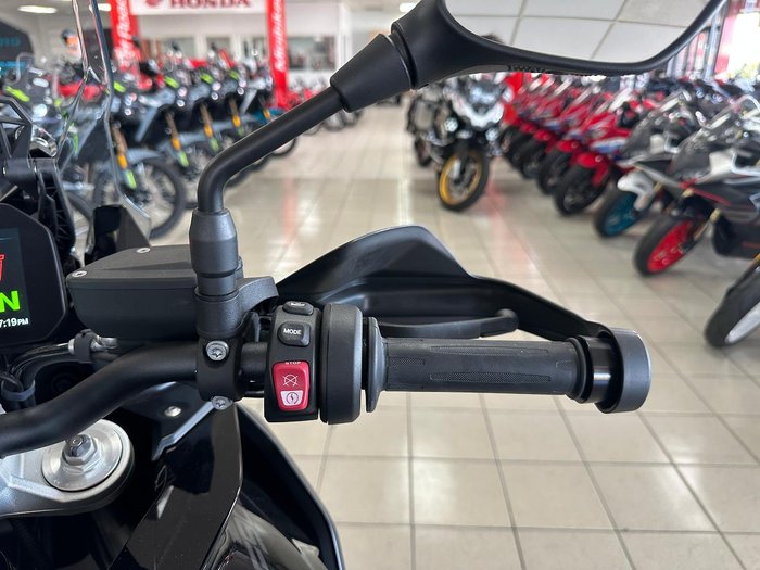 2025 BMW F 900 XR Triple Black F 900 Black